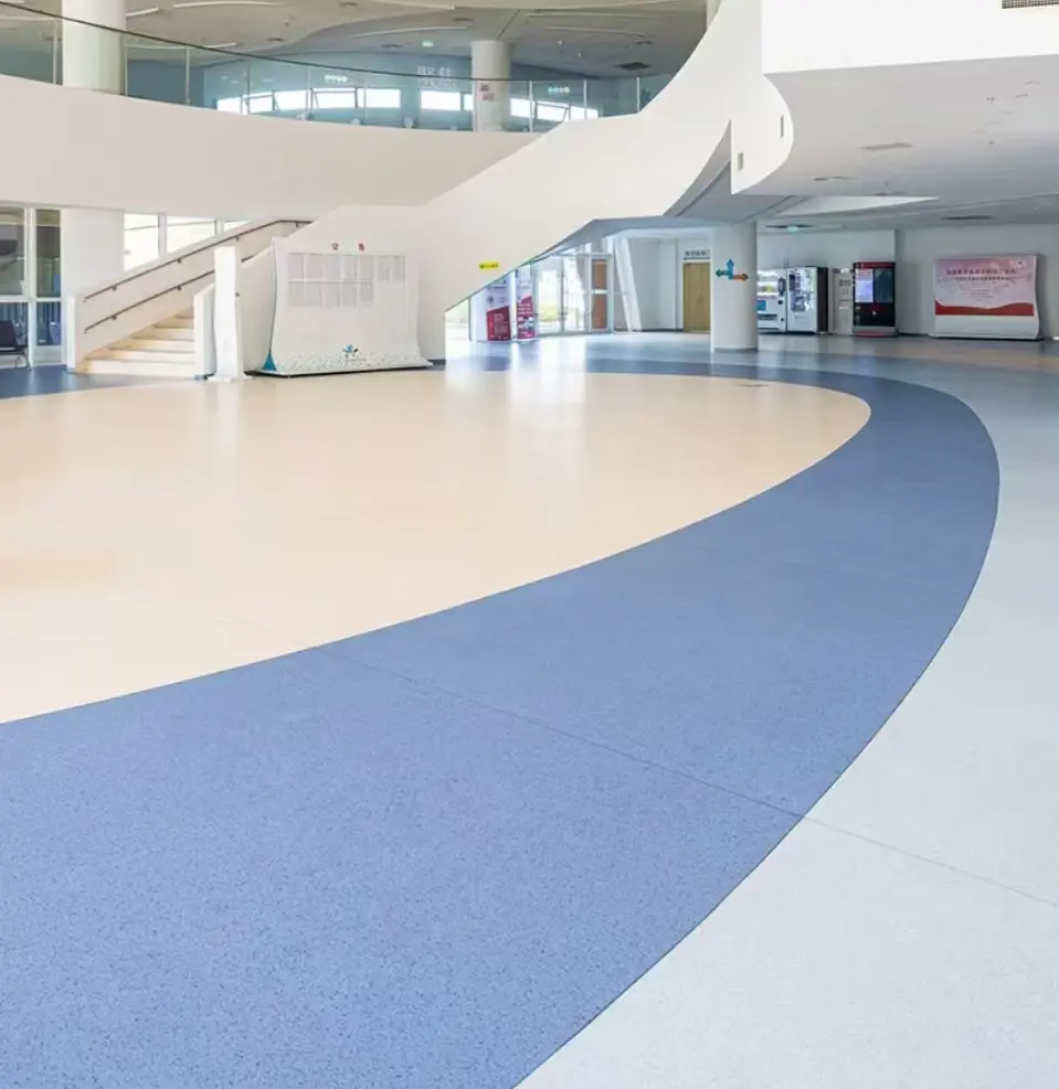 Directional homogeneous vinyl flooring